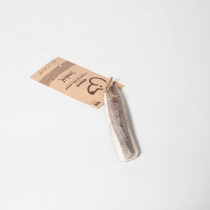 Le bois de cerf biseauté permet des séances de mastication douce