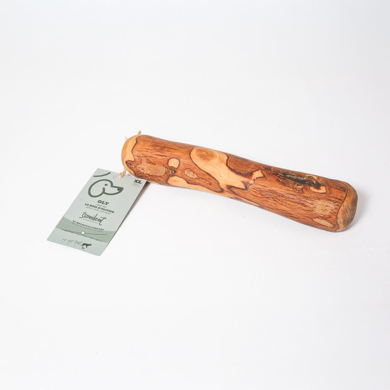 Le bâton agit comme une brosse à dents naturelle