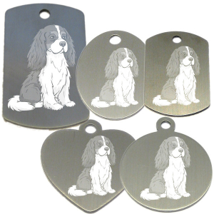 médaille pour collier de chien dessin d'un cavalier king charles