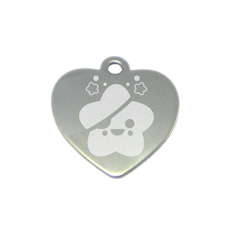 médaille en acier inoxydable en forme de cœur  : motif étoile pirate