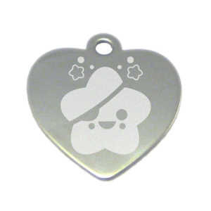 médaille en acier inoxydable en forme de cœur  : motif étoile pirate